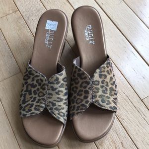 Munro American Sandals Slide Mule Narrow Leopard 7.5 Ladies Wedge